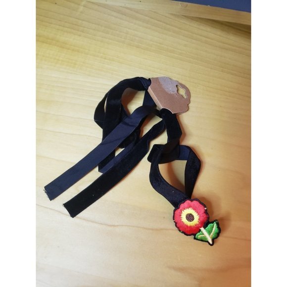 Brand New Velvet‎ Ribbon Tie on Choker with Flower - Picture 1 of 4